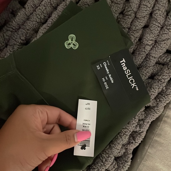 Brand new Aritzia leggings - Picture 3 of 3